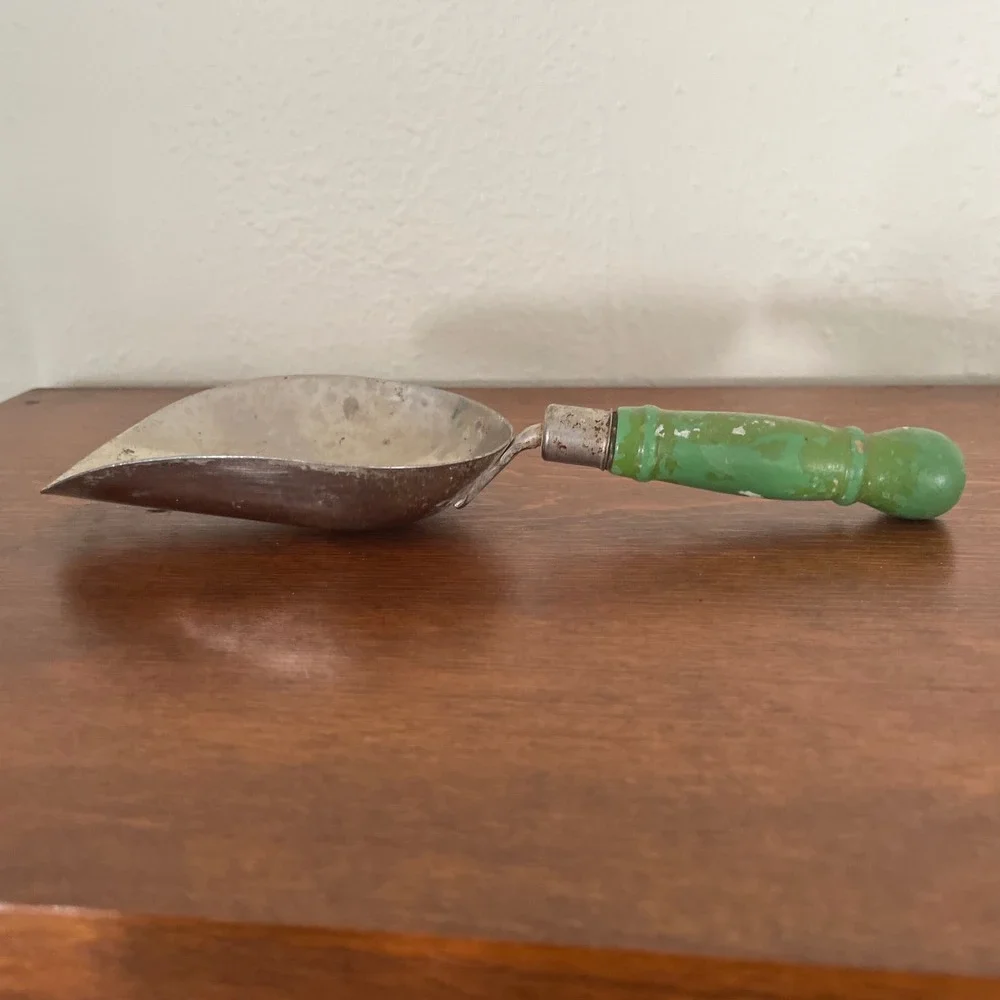 Androck Level Full 1/4 Cup Vintage Scoop‎ green wood Handle READ Distressed